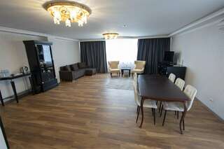 Гостиница Историческая гостиница Калуга Калуга Люкс Трёхкомнатный-4