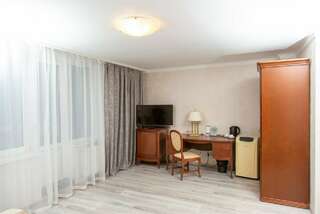 Гостиница Историческая гостиница Калуга Калуга Комфорт с балконом-2