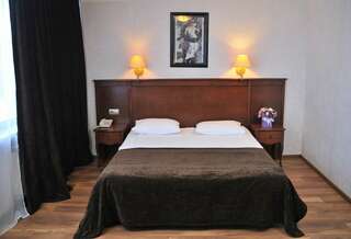 Гостиница Историческая гостиница Калуга Калуга Комфорт двухместный номер с двумя кроватями-1