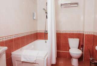 Гостиница Историческая гостиница Калуга Калуга Стандартный двухместный номер с двумя кроватями-3