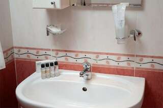 Гостиница Историческая гостиница Калуга Калуга Комфорт двухместный номер с двумя кроватями-5